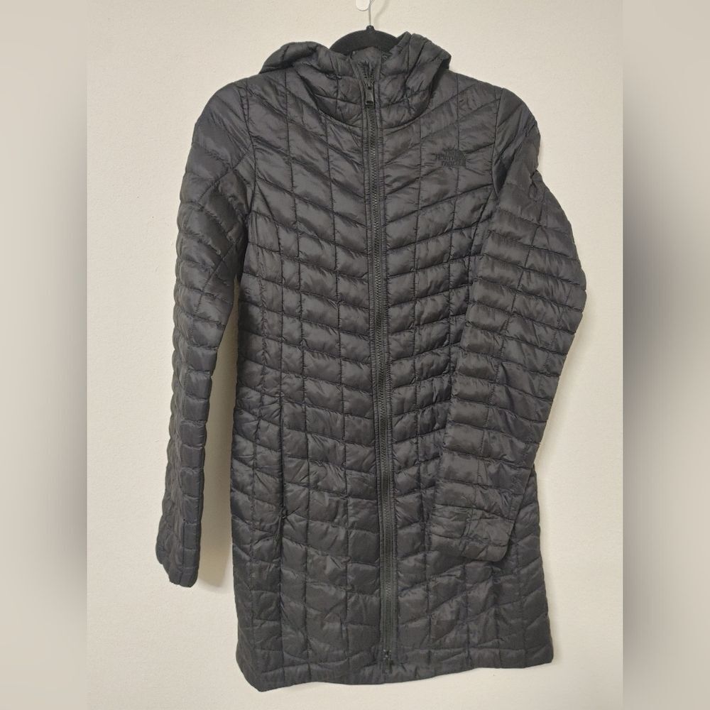 The North Face Women's Quilted Black Puffer Coat - Thermoball Parka - Picture 4 of 10
